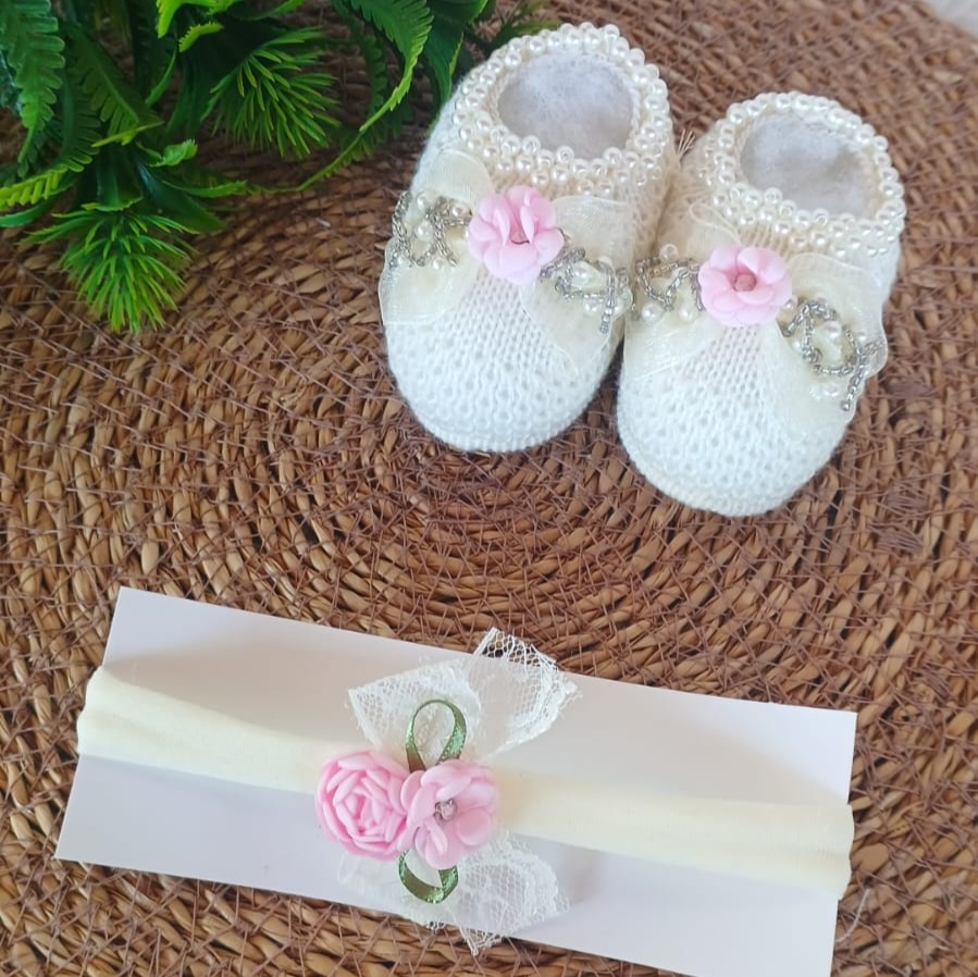 Sapatinho de Tricot com Tiara