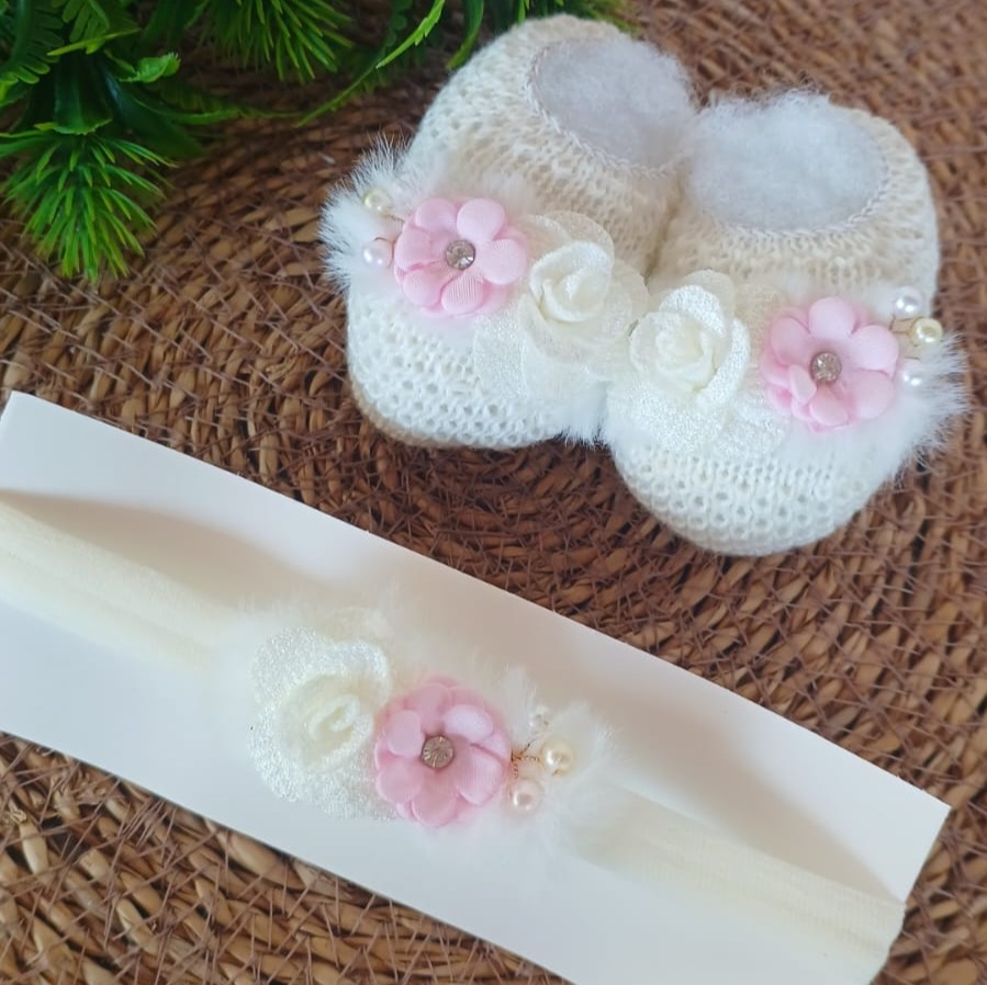 Sapatinho de Tricot com Tiara
